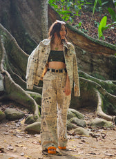 Pant Denim Sitios Turísticos – detalle estampado turístico colombiano