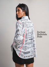 Vista posterior Camisa Manifiesto con bufanda roja - texto Cartas a un Corazón Abierto