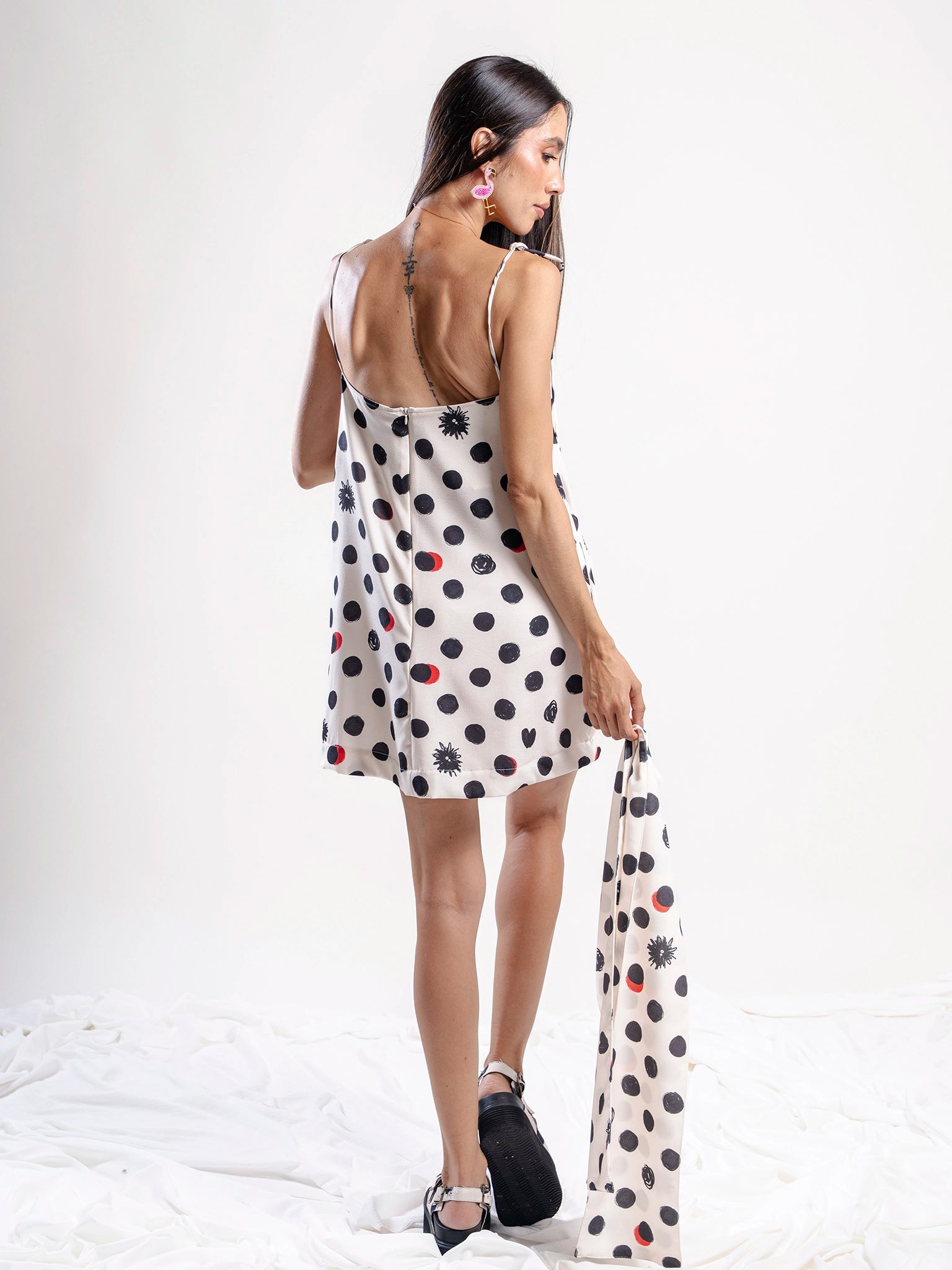 MINIVESTIDO ENTRE SOMBRAS