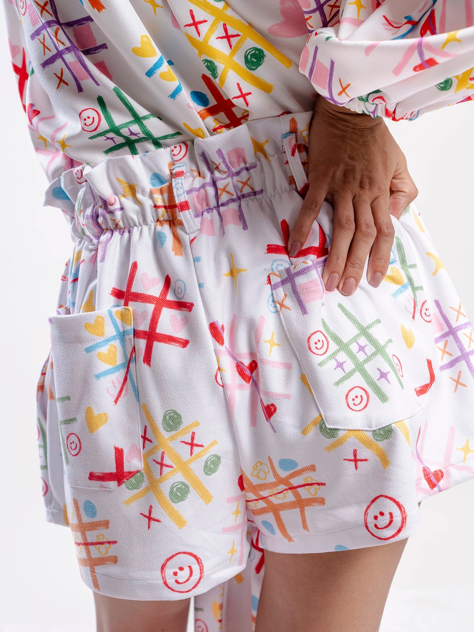 MINI SHORT ENTRE RISAS Y TRAZOS