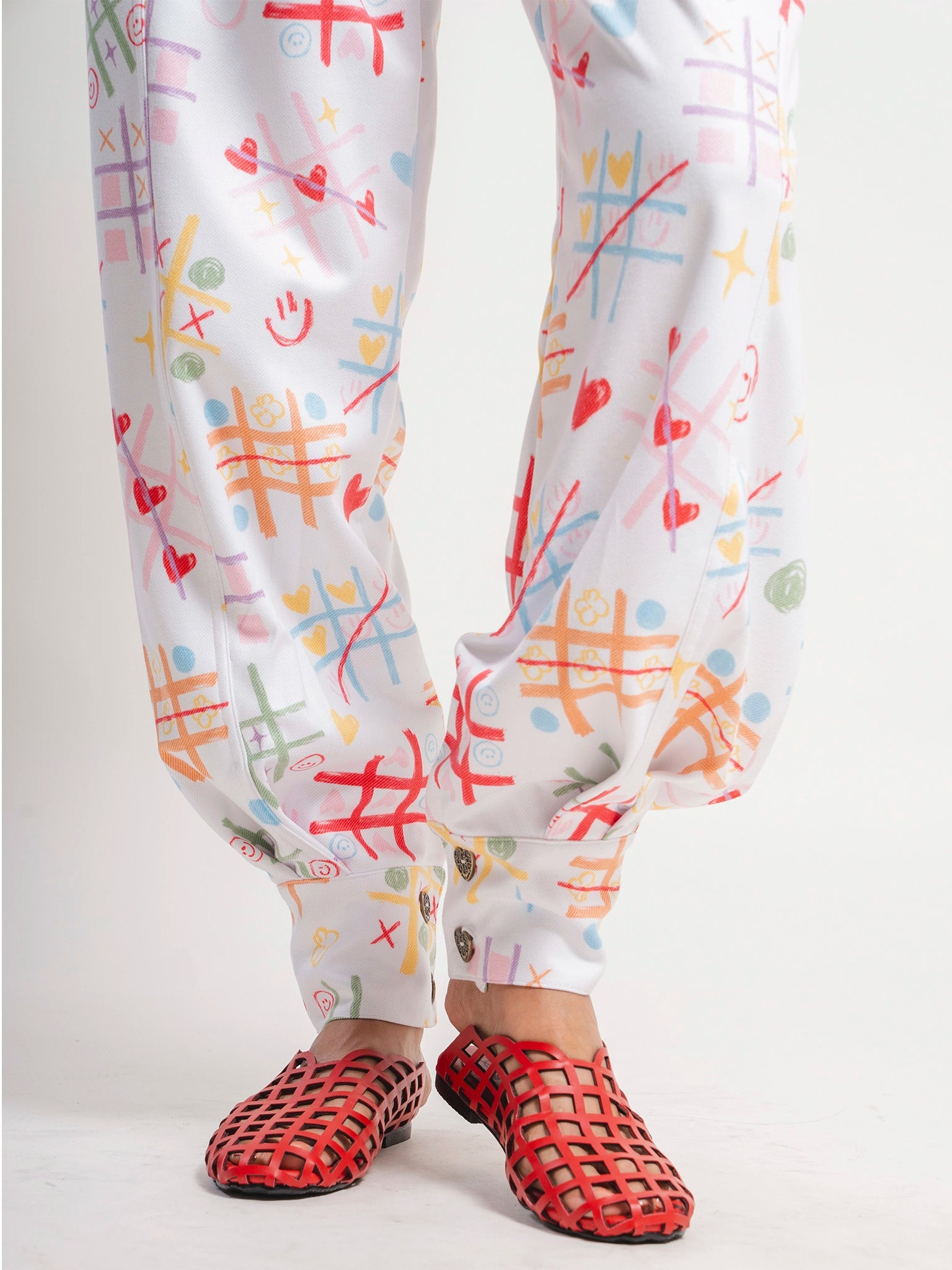 PANT BOTA PUÑO ENTRE RISAS Y TRAZOS