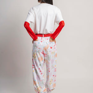 PANT BOTA PUÑO ENTRE RISAS Y TRAZOS