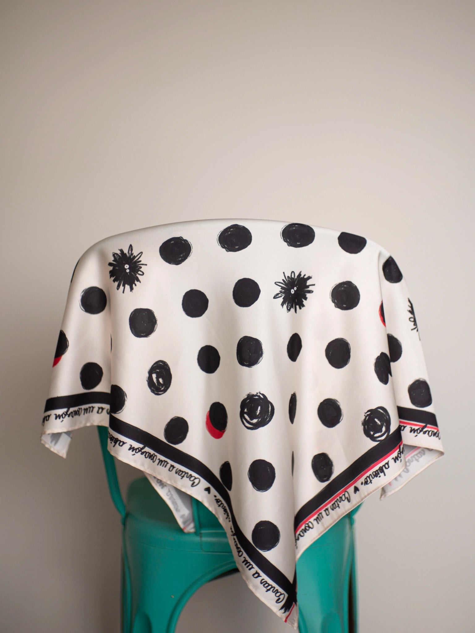 PAÑOLETA ENTRE SOMBRAS