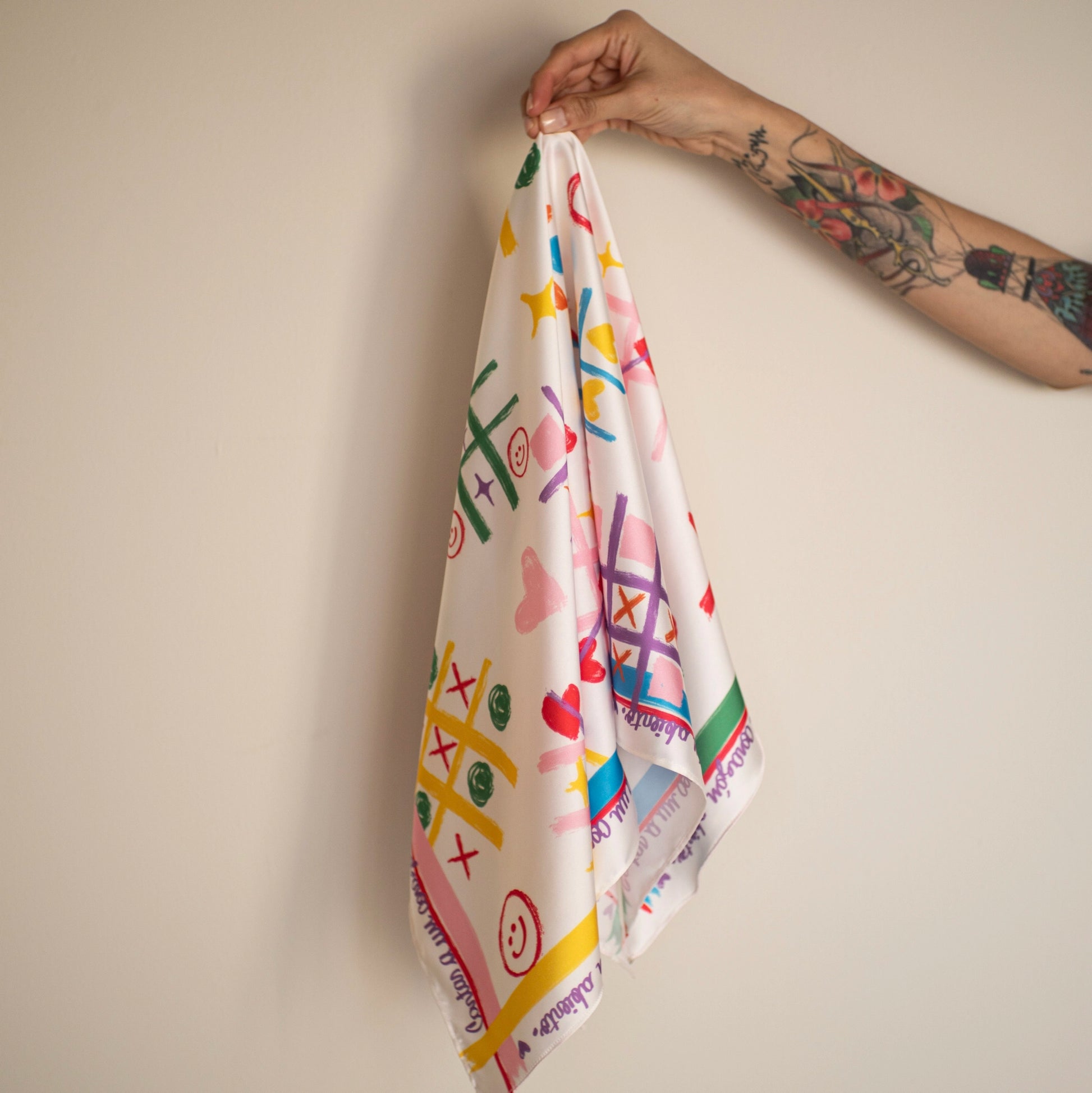 PAÑOLETA ENTRE RISAS Y TRAZOS