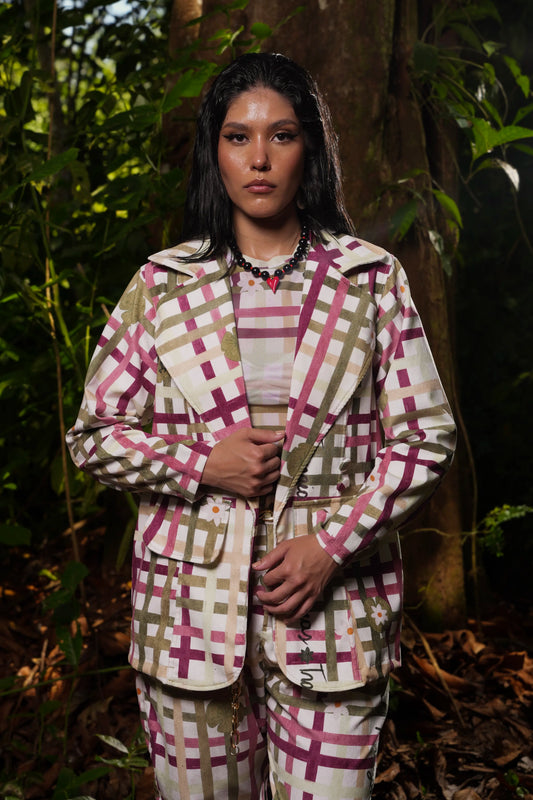 Blazer Victoria oversized en micro pana con estampado de cuadros en rosa y verde, vista frontal – Ale Ardila Studios