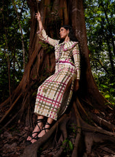Vestido Victoria estilizado con el Cuello Victoria, look completo – Ale Ardila Studios