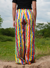 Vista de espalda del Pant Denim El Río de pierna amplia con bolsillos de parche – Ale Ardila Studios